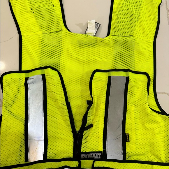 EUC Dewalt High-Vis Safety Vest #OSHA Class R Type 2 - Picture 8 of 10